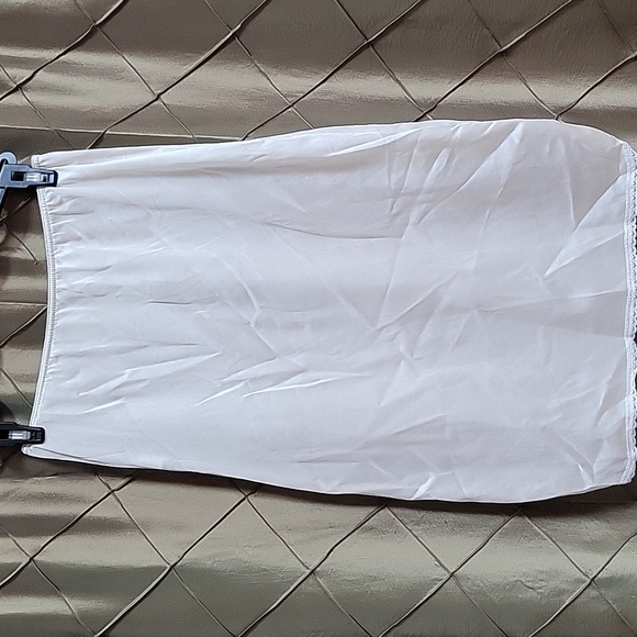 🦋4 for $20, or as marked. VGUC- Vintage JCP Half Slip w/Adorable Embroidery - Picture 3 of 5